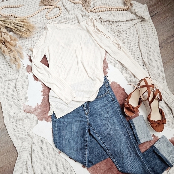 Jessica Simpson Laced Sleeves Open Back Top Size Small - Picture 14 of 14